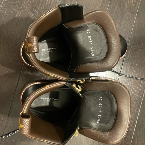 AUTHENTIC Louis Vuitton Graphic Print Combat Boots - Size 7.5 - Picture 10 of 10